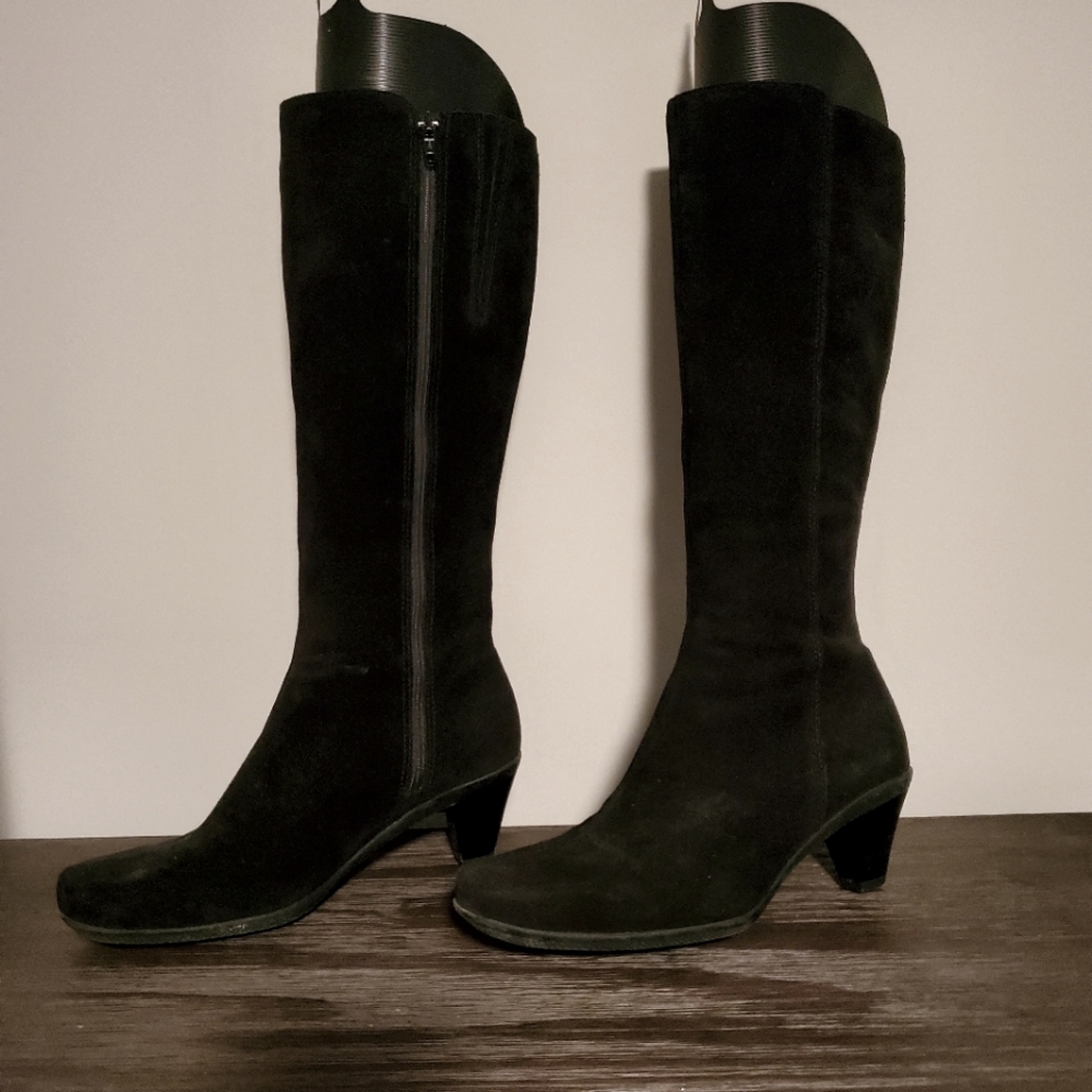 La Canadienne waterproof black knee-high suede boots